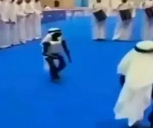 آواز شادیسم؛ عربا انقد پیشرفته شدن دیگه رباتاشونم عربی میرقصن بهتر از خودشون