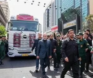 تصویری جالب از عراقچی در مراسم تشییع امروز