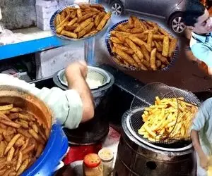 غذای خیابانی؛ این آقا سلطان سیب زمینی سرخ کرده افغان هاست و ملت واسش صف می بندن