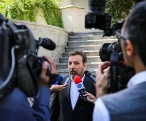 واعظی: از مجلس می‌خواهیم در بورس دخالت نکنند