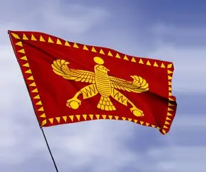 پرچم ایران‌ وقتی که کوروش شاهنشاه بود؛ از شهباز تا فرّه ایزدی بر قلب درفش ایران‌زمین