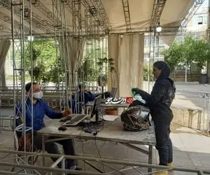 حضور یک زن موتورسوار در وزارت کشور برای کاندیداتوری + ویدئو