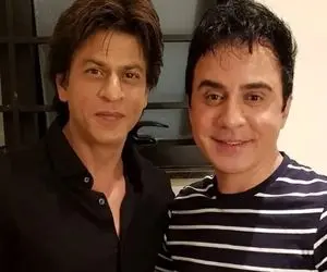 آواز شاد؛ عمو پورنگ انقد باحال و ماهر هندی خوند انگار پسرعموی شاهرخ خانه همه کیف کردن