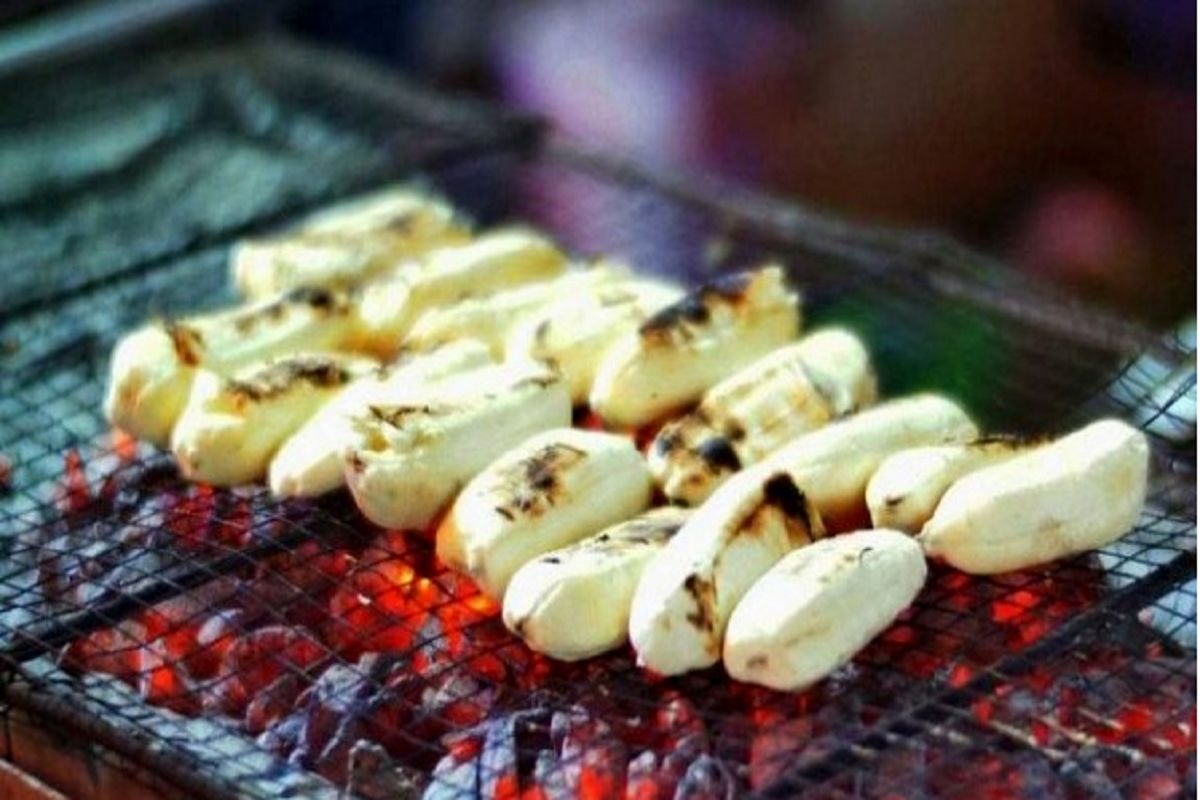 غذای روستایی؛ همه جا سوسک و خرچنگ سرخ میکنن تایلندی ها موز رو کباب میکنن