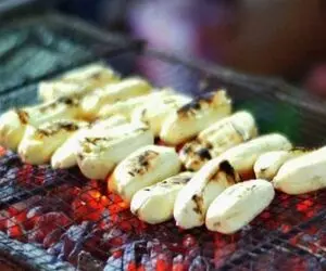 غذای روستایی؛ همه جا سوسک و خرچنگ سرخ میکنن تایلندی ها موز رو کباب میکنن