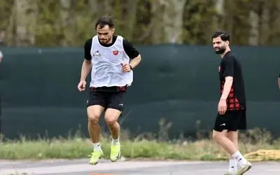 اوستون اورونوف چه مدت از پرسپولیس دور است؟