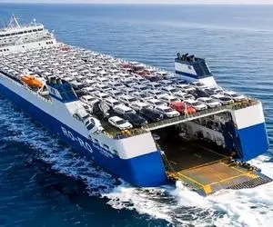 معماری طبیعت؛ کشتی حمل ماشین تو دریا با یه موج مهیب کل سرمایه ملت رو به آب داد