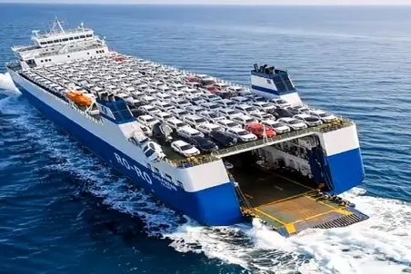 معماری طبیعت؛ کشتی حمل ماشین تو دریا با یه موج مهیب کل سرمایه ملت رو به آب داد