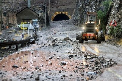 پیش بینی هواشناسی و احتمال سقوط سنگ در جاده چالوس
