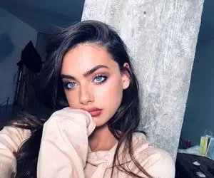 (عکس) یائل شلبیا مدل ۱۹ ساله زیباترین زن جهان شد