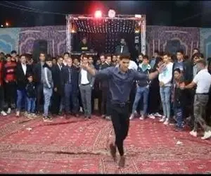 آواز شاد؛ این آقا پسر اومد وسط عروسی خودی نشون بده دیگه با اهنگ از وسط جمع نشد