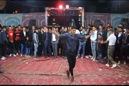 آواز شاد؛ این آقا پسر اومد وسط عروسی خودی نشون بده دیگه با اهنگ از وسط جمع نشد