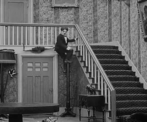 جادوی سینما؛ تلاش چارلی چاپلین برای موفقیت یک شبه با استفاده از رخت آویز