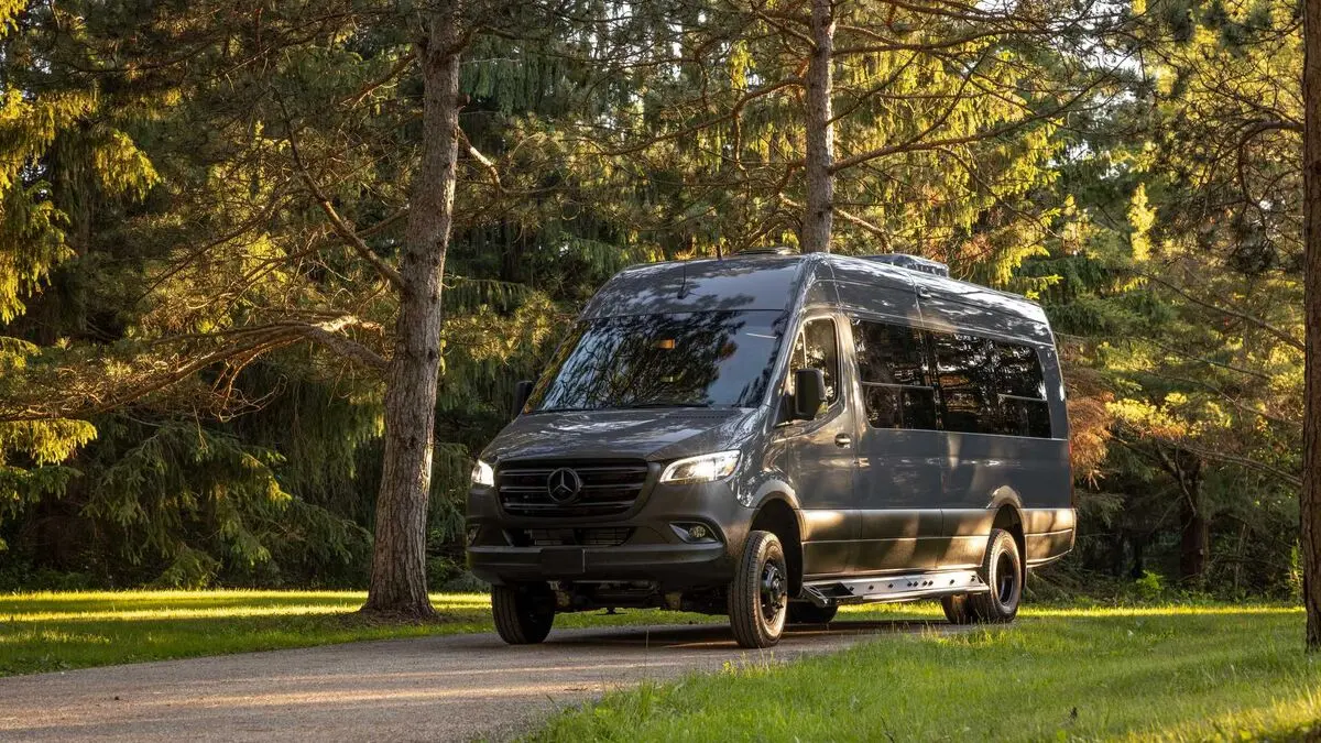 mercedes-sprinter-red-cedar-custom-motorhome-exterior (2)