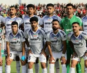 حمله هواداران استقلال به پیکان!