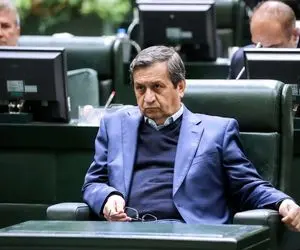 وزیر سابق اقتصاد زیر تیغ انتقاد اصولگرایان؛ آقای همتی! سند رو کن