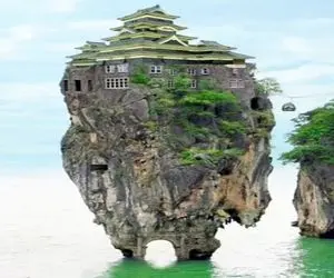 ساخت ژاپن؛ سامواریی ها خونه ساختن رو تپه معلق تو آب با تله کابین بهش رفت و آمد میکنن