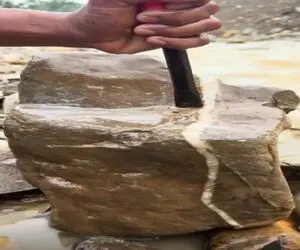 معماری طبیعت؛ مرد یه چکش زد به سنگ چیزی گیرش اومد که بار هفت نسلشو بست