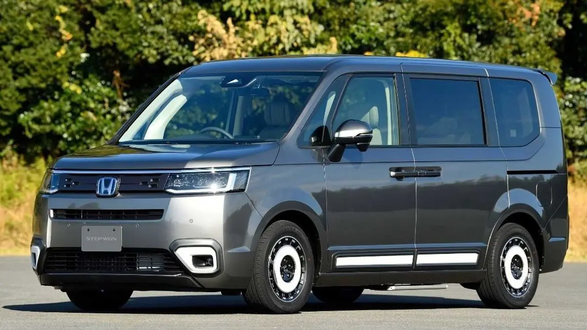 say-hello-to-the-2022-honda-step-wgn-and-all-its-boxy-goodness-2