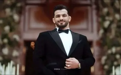 عکسی از حسن یزدانی و همسرش در مراسم عروسی شان