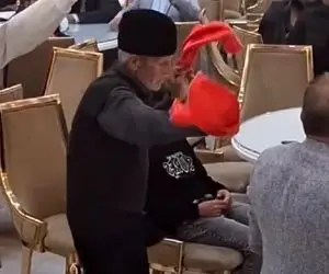 آواز محلی؛ حاج عمو پیر تو عروسی چه رقصی ترکی میکنه ساقول به انرژیش دورشو احاطه کردن