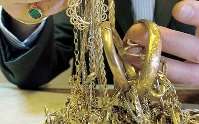 راز ۱۲ میلیارد تومان طلا در لوله بخاری خانه زن مستخدم