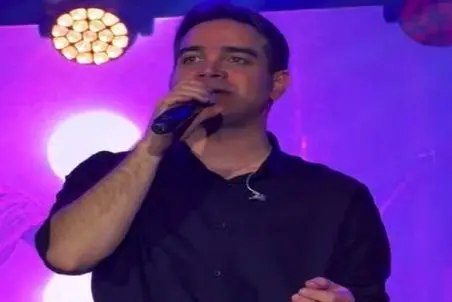 آواز معروفا؛ رو کسی کراش داشتین این آهنگ محسن یگانه رو براش بفرستین یا ببرید کنسرتش