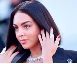 (عکس) وقتی بدل جذاب جورجینا در کنار رونالدو همه را شگفت زده کرد