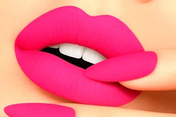 ده رنگ متنوع رژ لب لاکچری برای میکاپهای درست حسابی؛ قرمز یاقوتی کلاسیک، ارغوانی مخملی