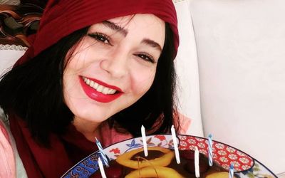 (عکس) تولد 32 سالگی سانیا سالاری با حجاب نصفه؛ بازیگر نازی گیسو