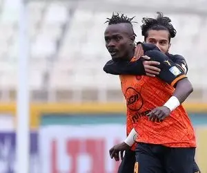 بازیکن خارجی فولاد پول می‌گیرد تا بازی نکند!