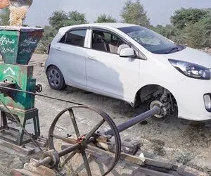 ویدیوی خلاقانه؛ ببینید با چرخش دیسک ماشین چجور گندم رو نون میکنه نه برق میخواد نه زور
