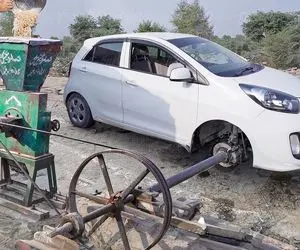 ویدیوی خلاقانه؛ ببینید با چرخش دیسک ماشین چجور گندم رو نون میکنه نه برق میخواد نه زور