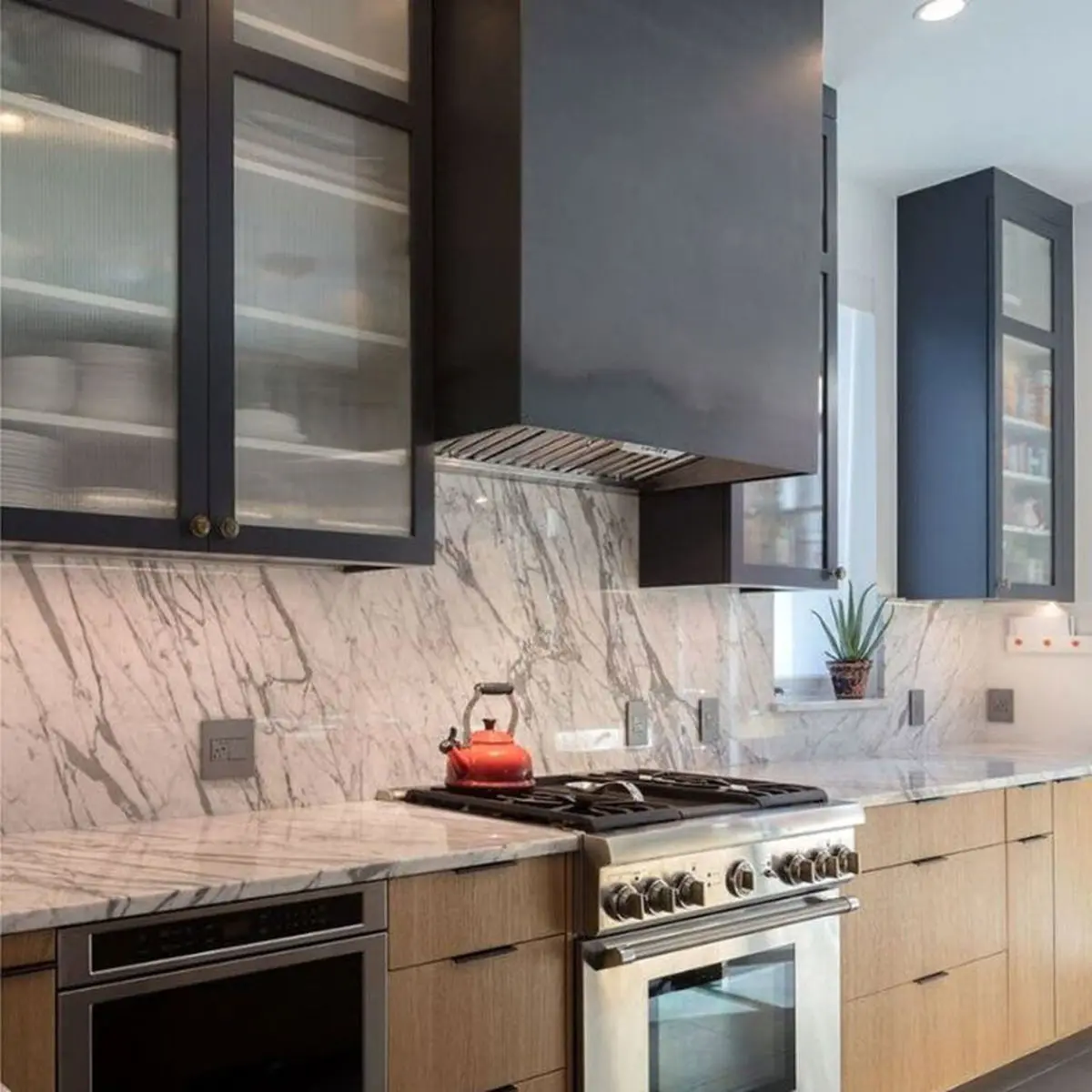 شیک-ترین-مدل-های-طراحی-کابینت-هود-مخفی-مدرن-و-زیبا-5-1024x1024