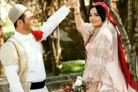 آواز محلی؛ پسر خوش صدای بختیاری بی عروس تو کل بزن خوند همه بغض کردن