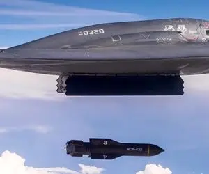 ابرقدرت تسلیحاتی؛ نحوه عمل کردن بمب سنگرشکن که شونصد متر حفره میزنه بعد بومب انفجار