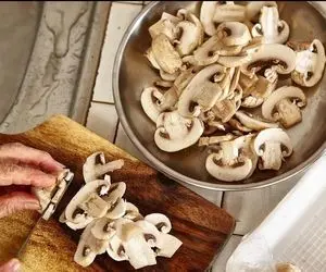 ترفندهای آشپزی؛ بهترین روش فریز کردن قارچ بدون اینکه سیاه بشه