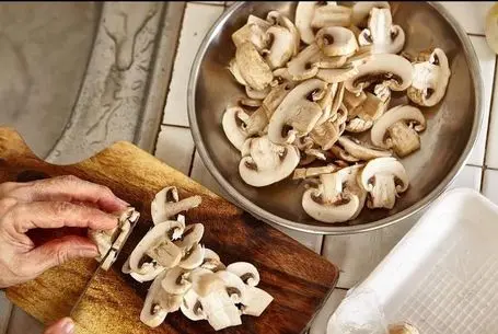 ترفندهای آشپزی؛ بهترین روش فریز کردن قارچ بدون اینکه سیاه بشه