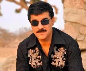 آواز قدیمی؛ حیف و صد حیف که این صدای روح نواز زود خاموش شد قلبت آروم میگیره از شنیدنش