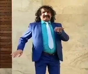 آواز خیابانی؛ آقاهه با مو فر و سیبیلش باید خیابون ببنده ولی تو خیابون حرکت موزون میره