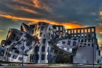 معمار این شاهکار چی تو ذهنش گذشت که چنین اگزجره ای طرح زد؟ بیمارستان مغز و اعصابه! 