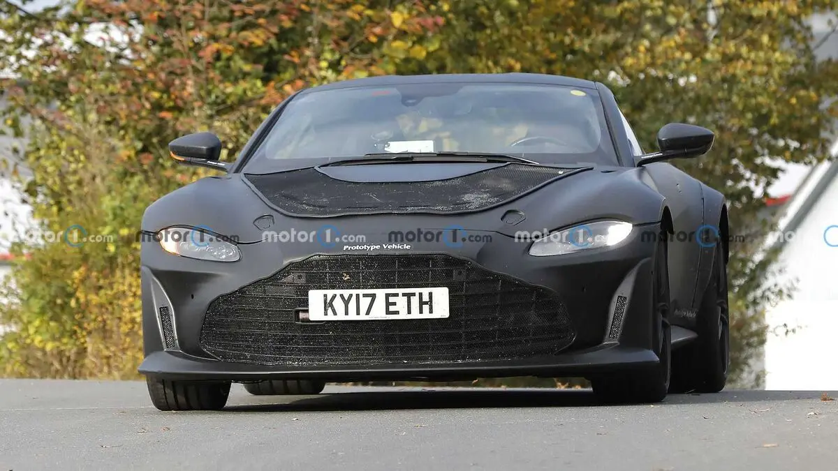 new-aston-martin-v12-vantage-rs-spy-shots (1)