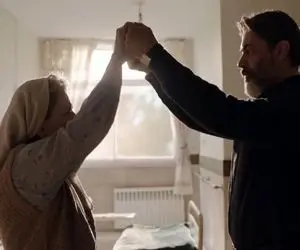 آواز احساسی؛ رقص تانگو پارسا پیروزفر با مادرش با آهنگ گل سرخ همه رو شوکه کرد