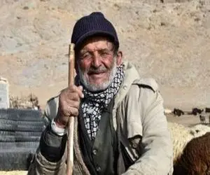 آواز جیگرسوز؛ حسینعلی شبانپور شبانه سرمزار پسرش سوزدار آهنگ در دریا افتاده ام رو خوند