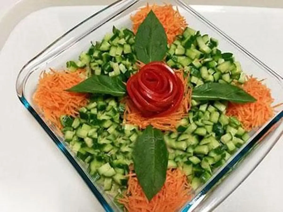تزیین سالاد خیار و گوجه