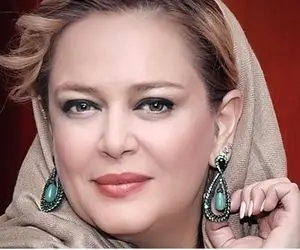 (عکس) تصویری از بهاره رهنما کنار دریا با حالتی منشوری