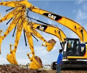 ابزارآلات کوه پیکر؛ اپراتور بیل مکانیکی 8 پنجه رحم نمیکنه زمین میجوعه فولاد له میکنه