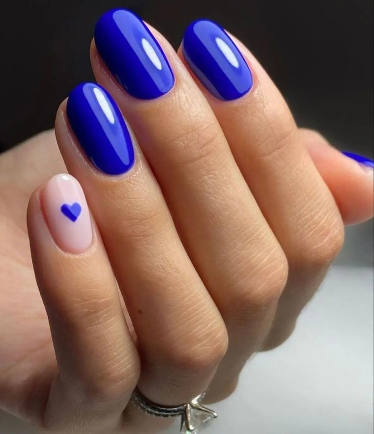 طراحی ژلیش ناخن آبی