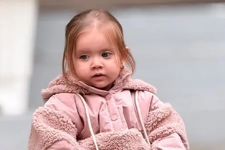 آواز محلی؛ دختر فسقلی مامان لر بابا ترک چه رقصی ریمیکسی میره ترک قیزی