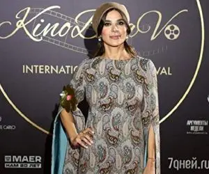 (ویدئو) حیرت و تعریف خبرنگار روسی از زیبایی سحر دولتشاهی در جشنواره خارجی